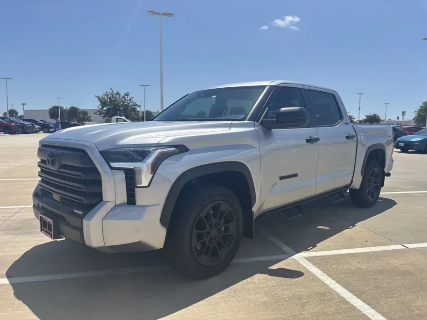 2025 Toyota Tundra SR5 photo 1