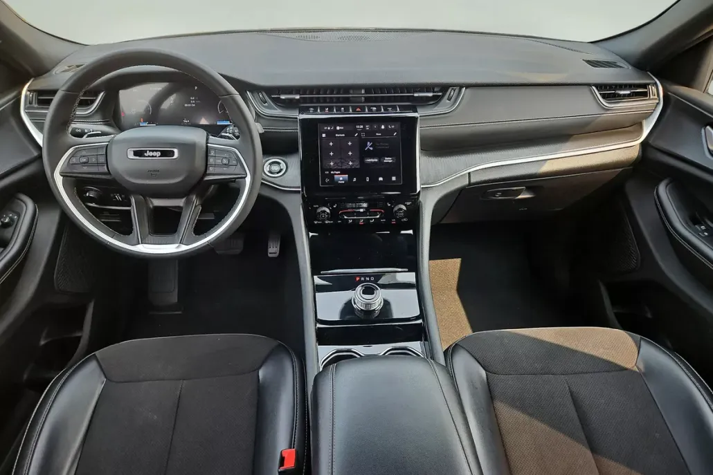 2023 Jeep Grand Cherokee Laredo Altitude X photo 1