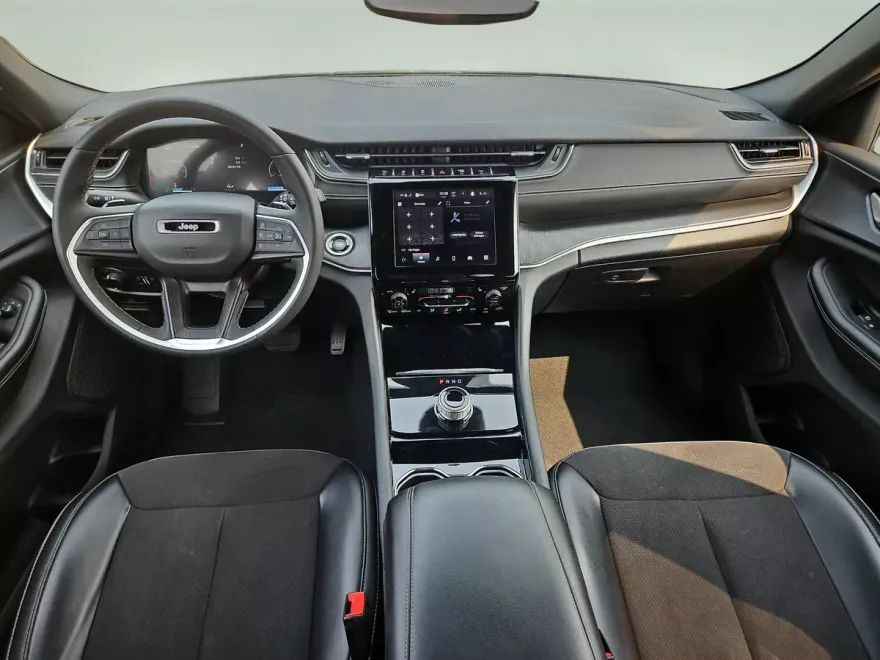 2023 Jeep Grand Cherokee Laredo Altitude X photo 1