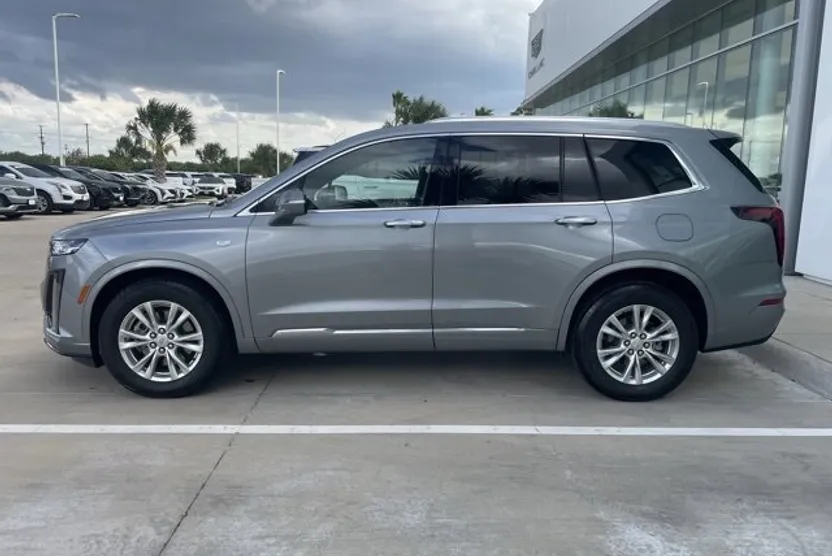 2024 Cadillac XT6 Luxury photo 1