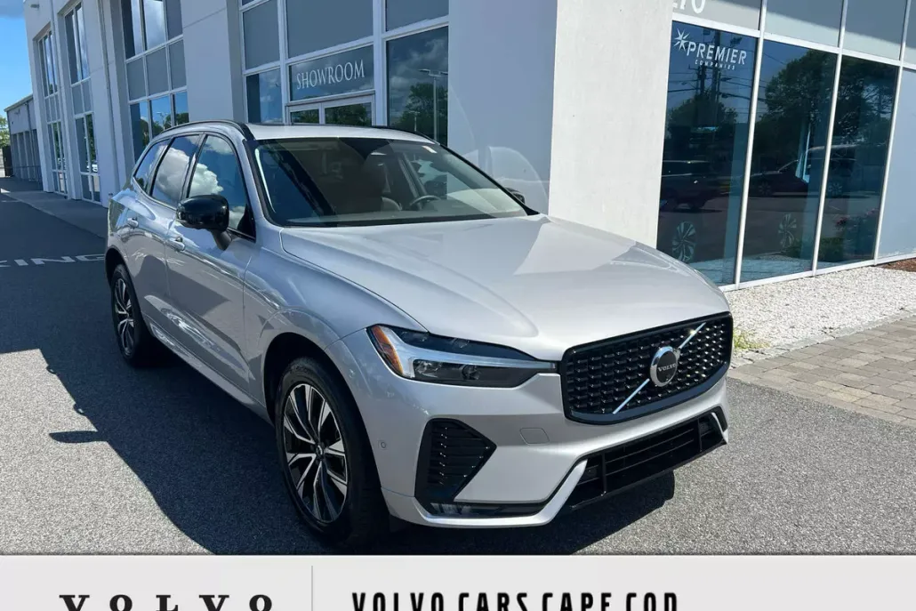 2025 Volvo XC60 B5 Plus photo 1