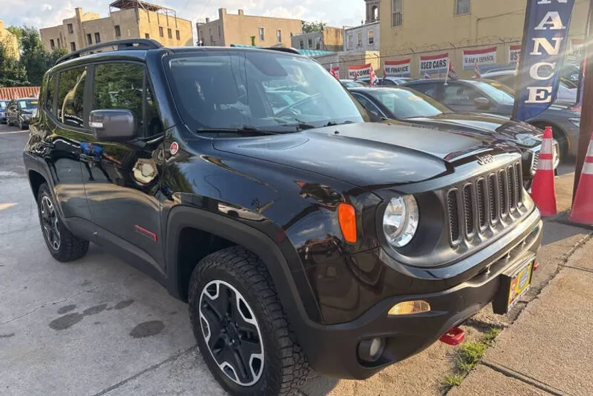2016 Jeep Renegade Trailhawk photo 1