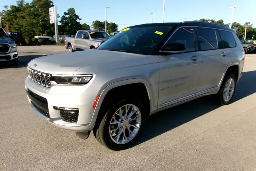 2021 Jeep Grand Cherokee L Summit photo 1