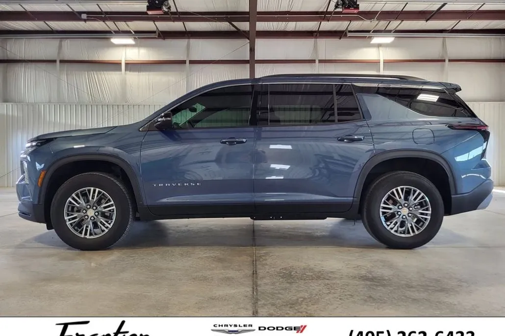 2025 Chevrolet Traverse photo 1