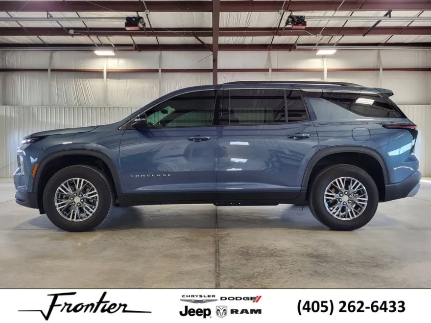 2025 Chevrolet Traverse photo 1