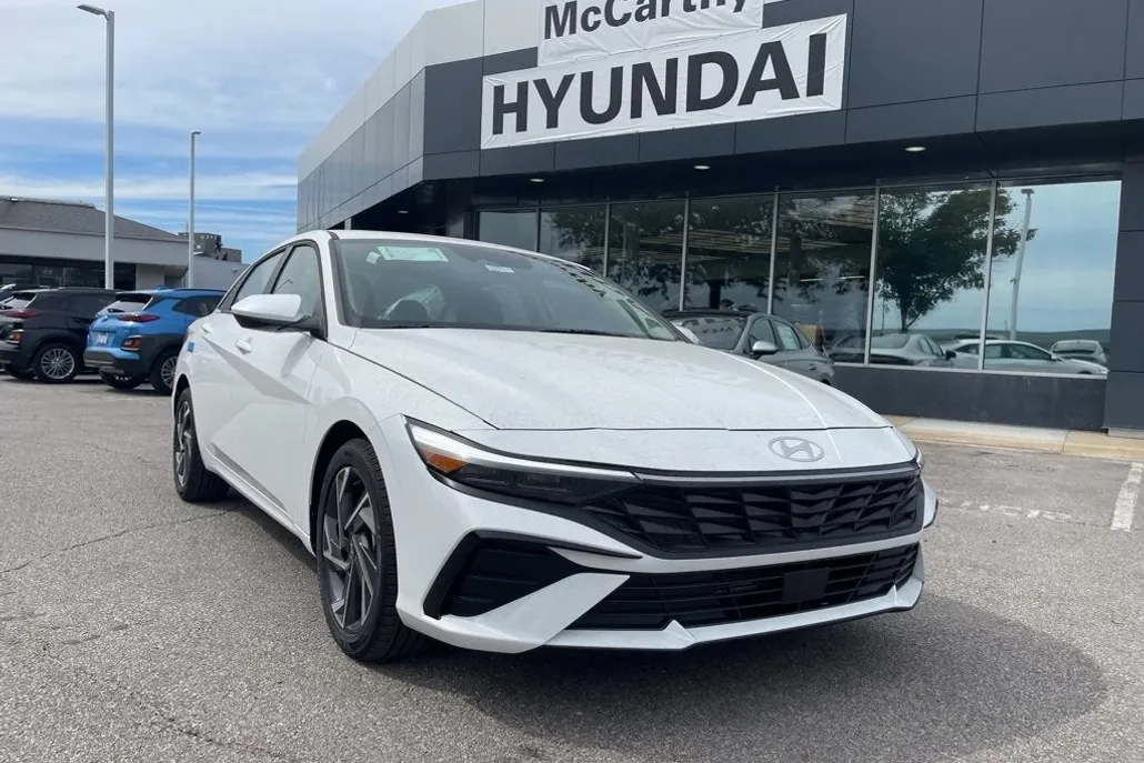 2025 Hyundai Elantra SEL Convenience photo 1