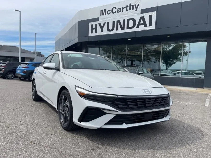 2025 Hyundai Elantra SEL Convenience photo 1