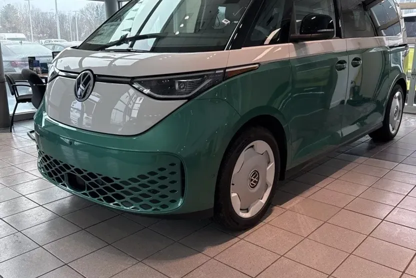 2025 Volkswagen ID. Buzz photo 1