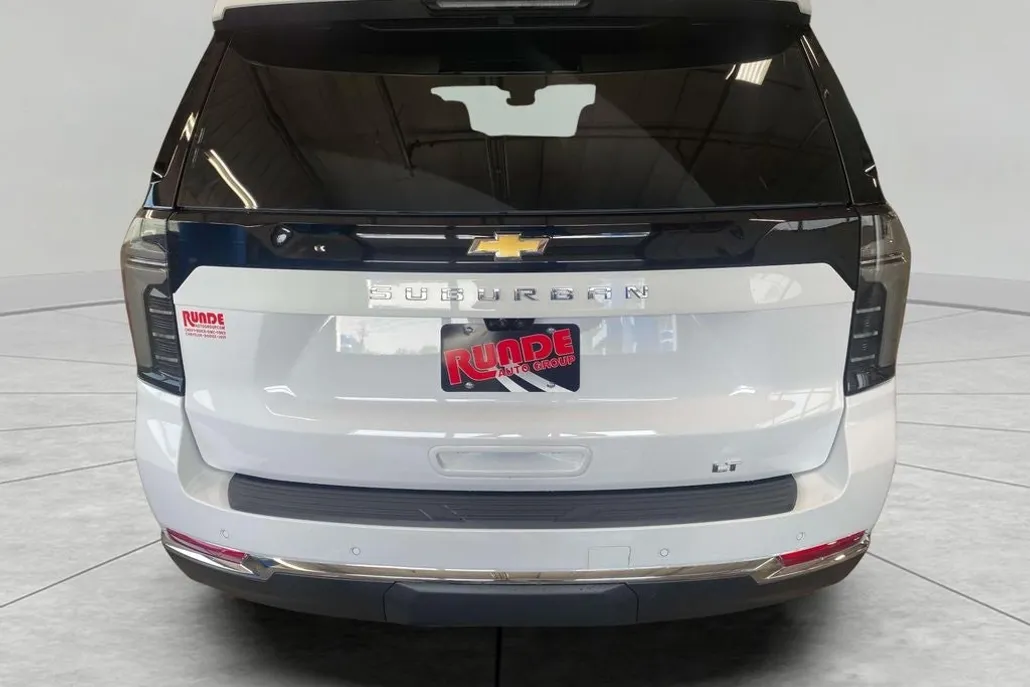 2025 Chevrolet Suburban LT photo 1