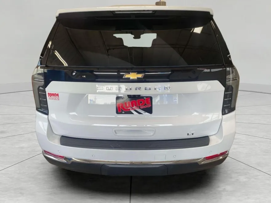 2025 Chevrolet Suburban LT photo 1