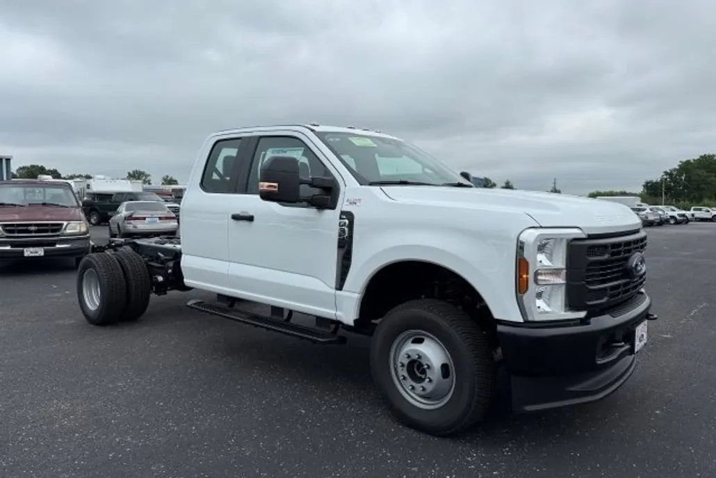 2025 Ford F-350 photo 1