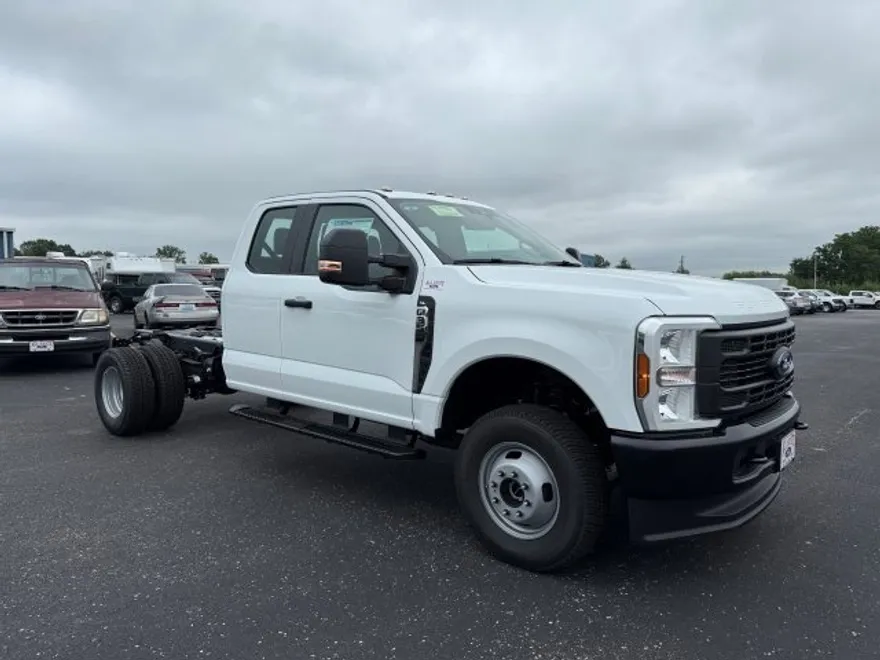 2025 Ford F-350 photo 1