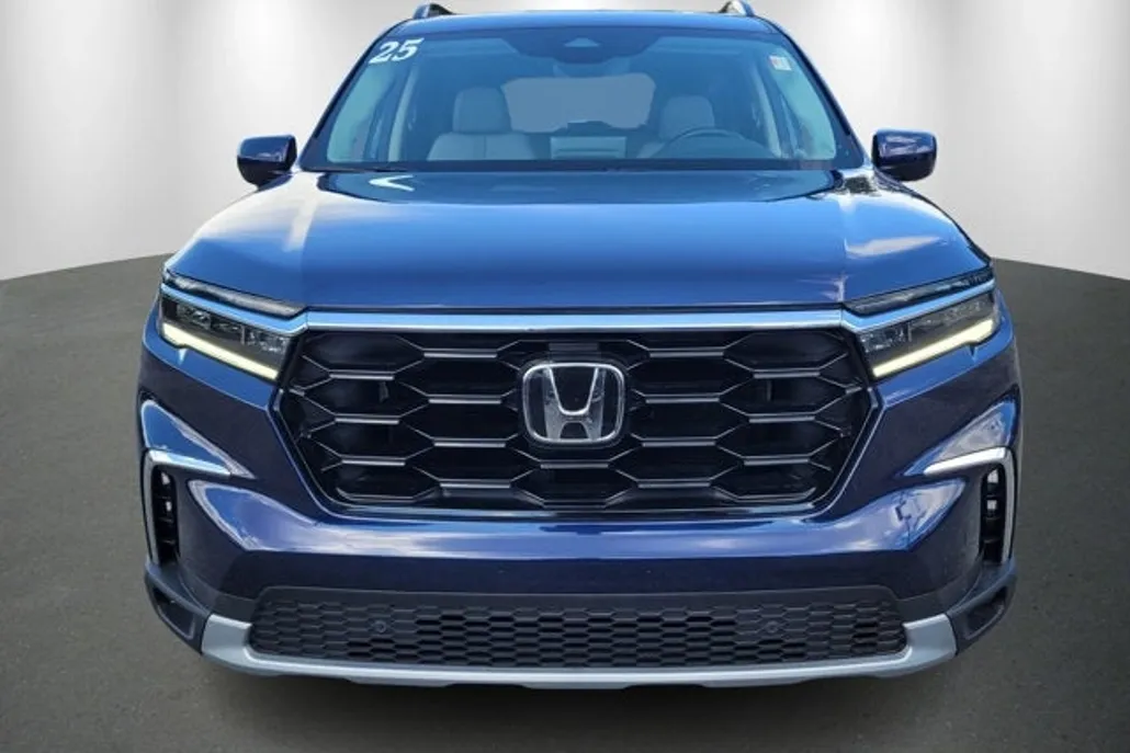 2025 Honda Pilot Touring photo 1