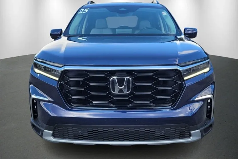 2025 Honda Pilot Touring photo 1