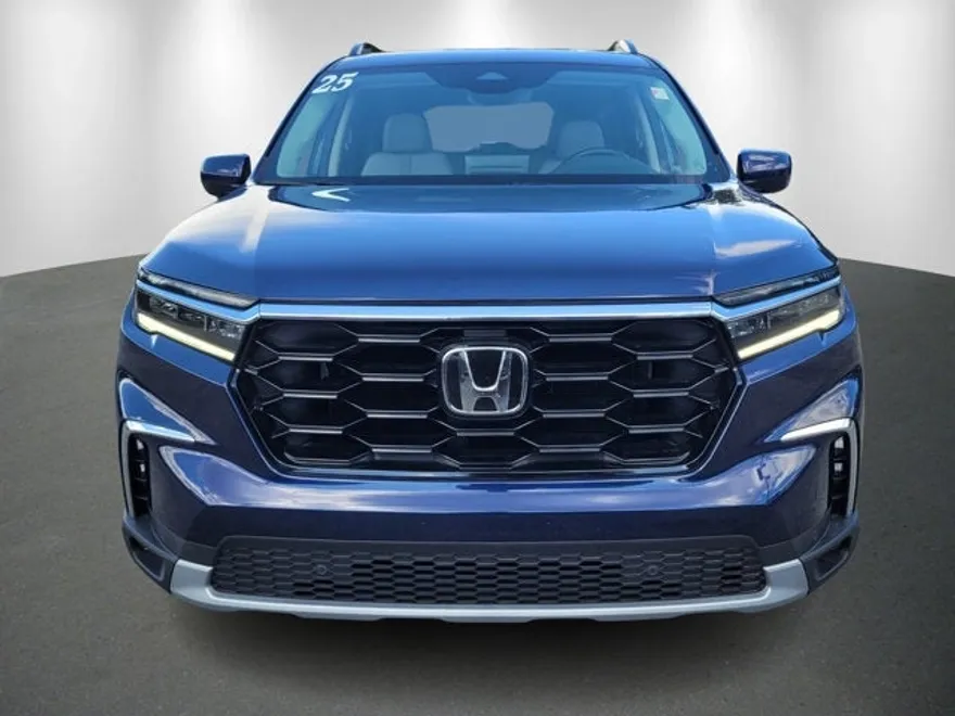 2025 Honda Pilot Touring photo 1