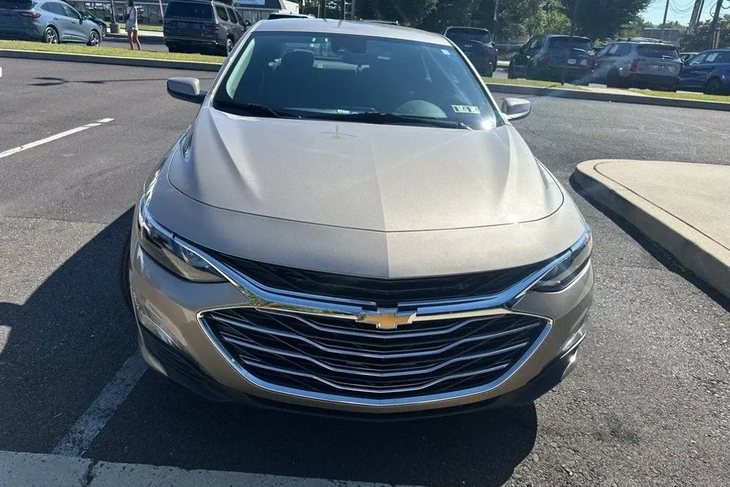 2022 Chevrolet Malibu 1LT photo 1
