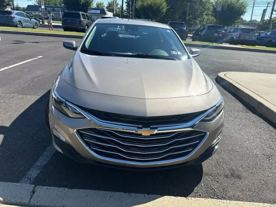 2022 Chevrolet Malibu 1LT photo 1