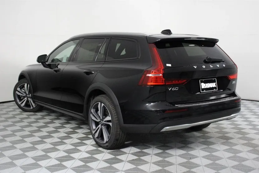 2026 Volvo V60 Cross Country B5 Plus photo 1