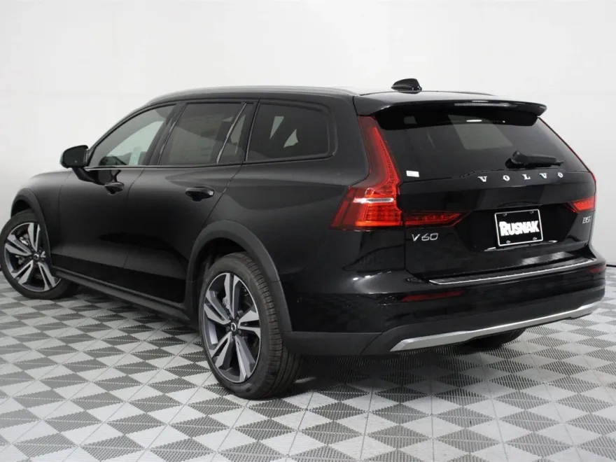 2026 Volvo V60 Cross Country B5 Plus photo 1