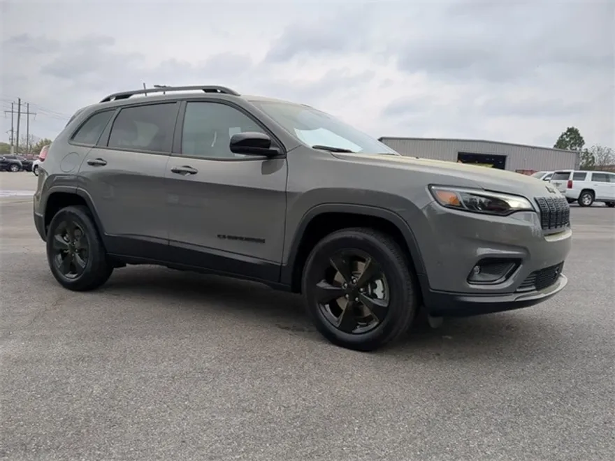2023 Jeep Cherokee Altitude Lux photo 1