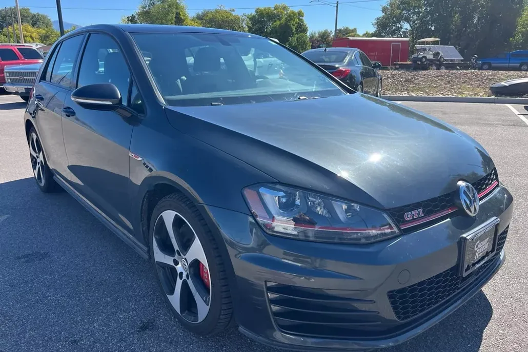 2017 Volkswagen Golf GTI S photo 1