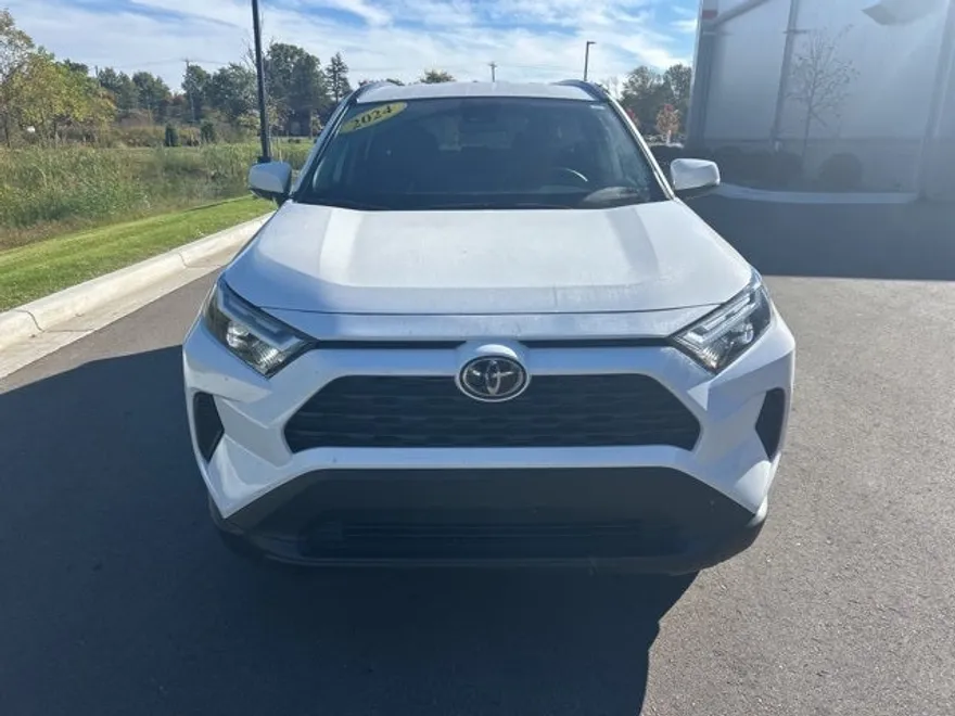 2024 Toyota RAV4 XLE photo 1