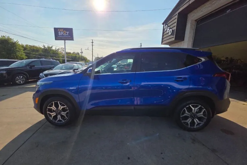 2023 Kia Seltos EX photo 1