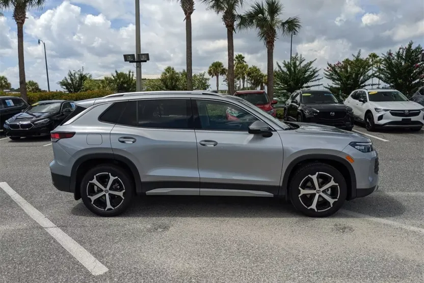 2025 Volkswagen Tiguan SE photo 1