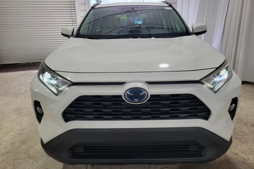 2019 Toyota RAV4 Hybrid XLE photo 1