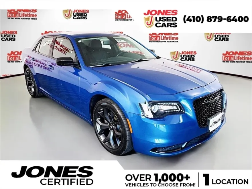2021 Chrysler 300 Touring photo 1