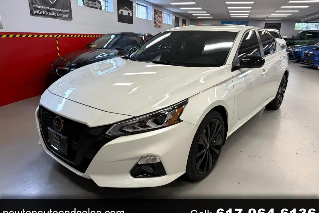 2022 Nissan Altima 2.5 SR photo 1