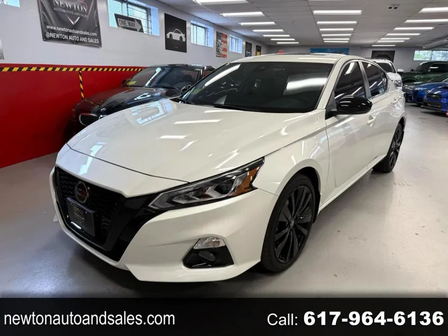 2022 Nissan Altima 2.5 SR photo 1