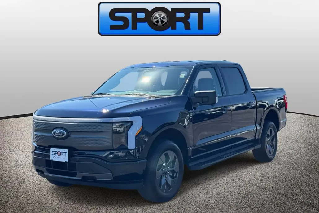 2022 Ford F-150 Lightning XLT photo 1