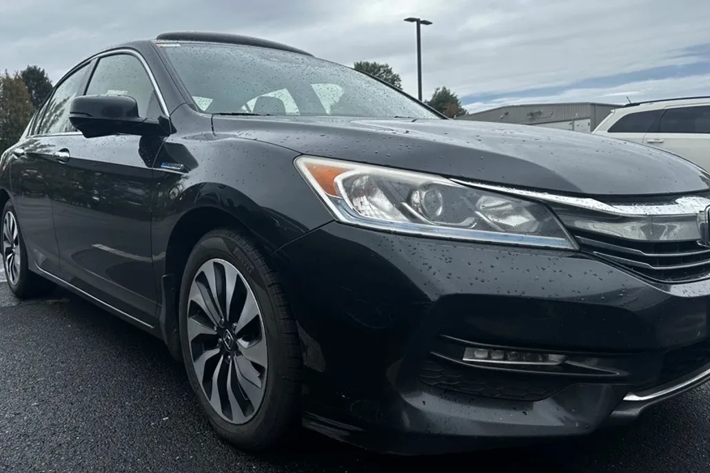 2017 Honda Accord Hybrid EX-L photo 1