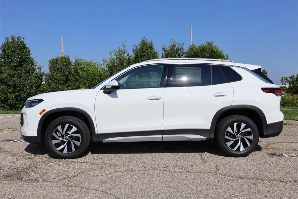 2025 Volkswagen Tiguan S photo 1