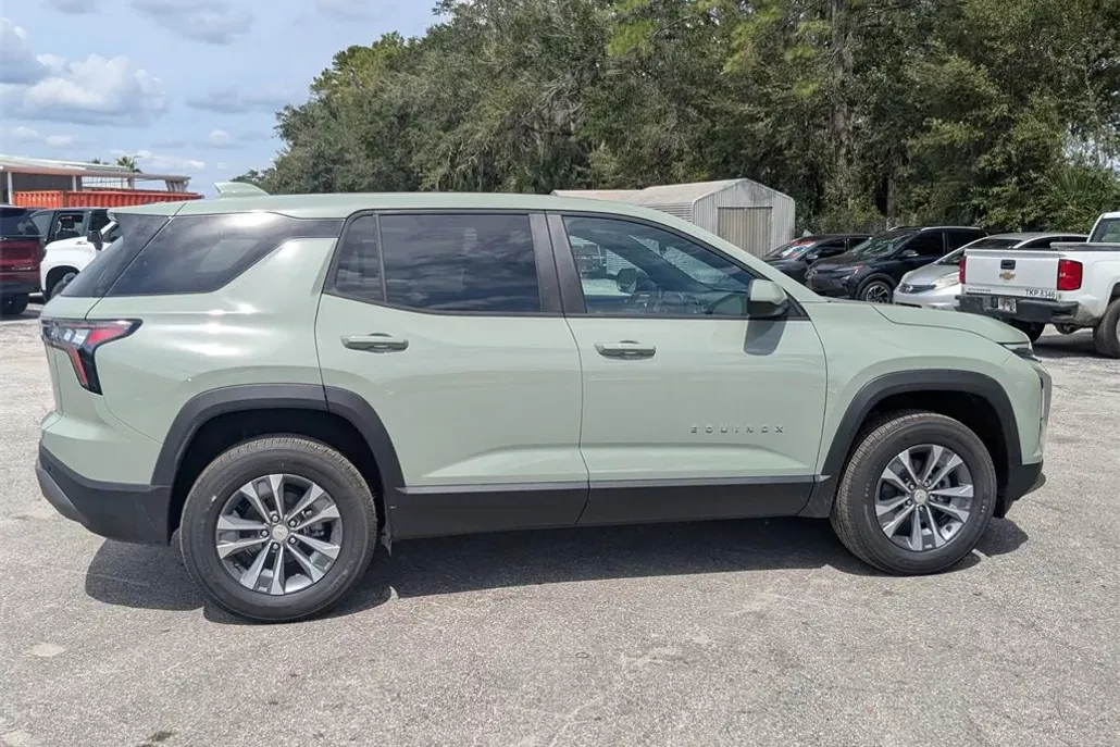 2026 Chevrolet Equinox LT photo 1