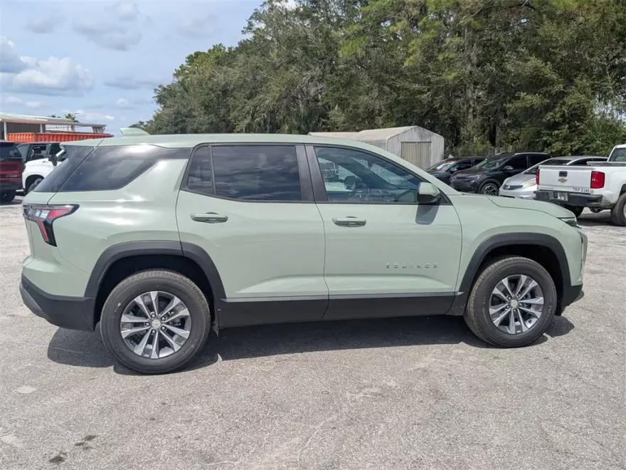 2026 Chevrolet Equinox LT photo 1