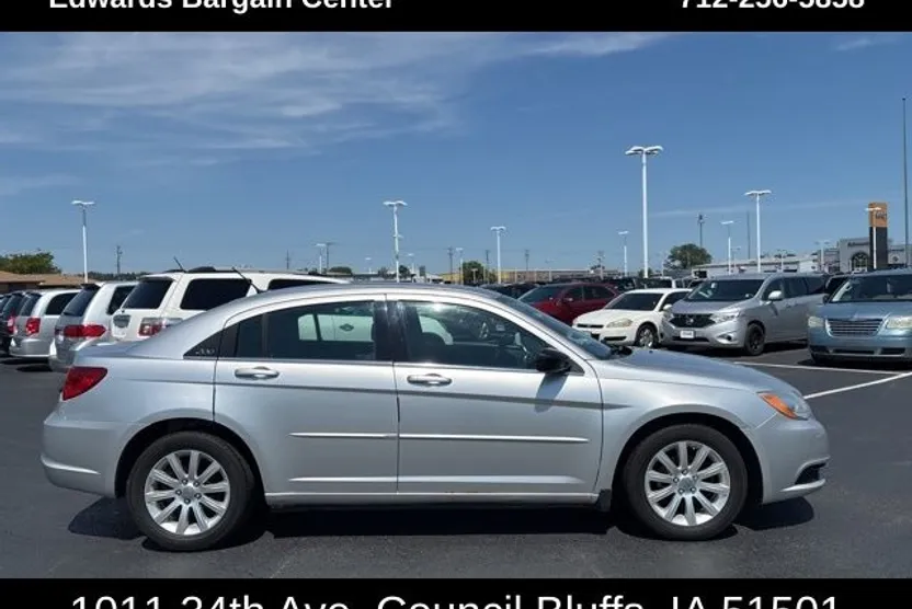 2012 Chrysler 200 Touring photo 1