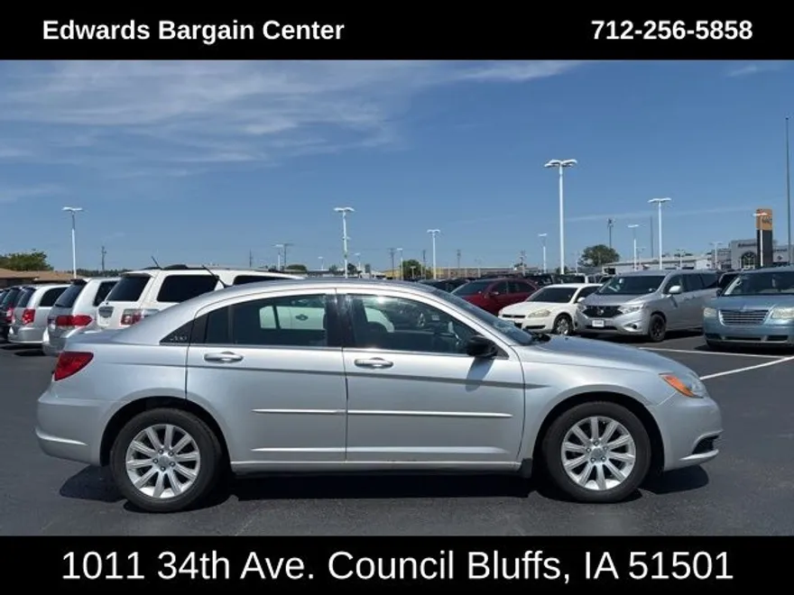 2012 Chrysler 200 Touring photo 1
