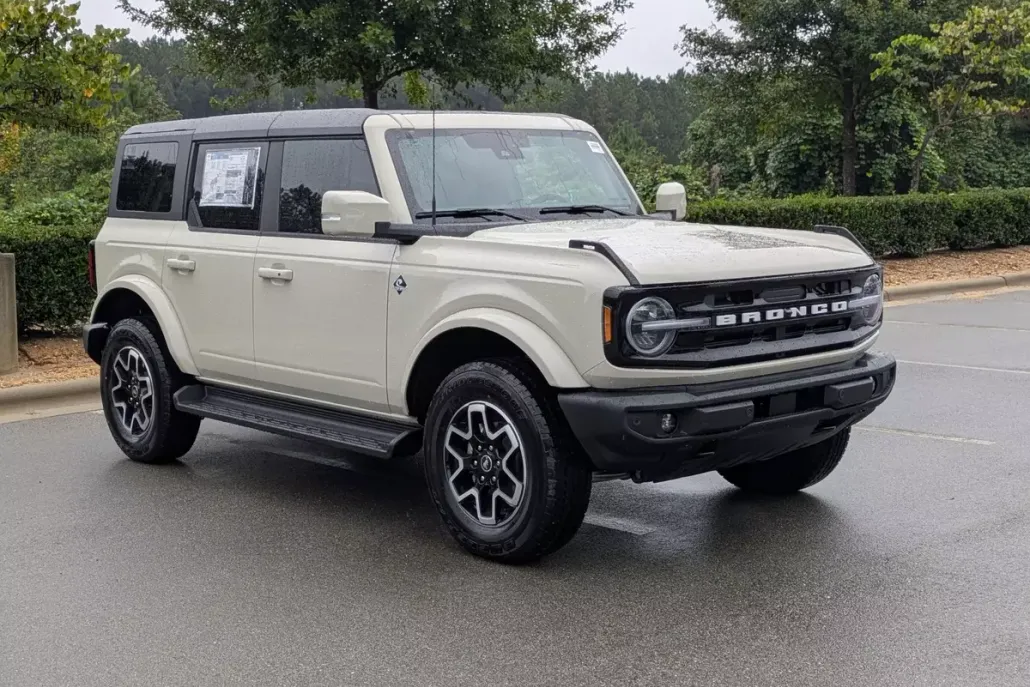 2025 Ford Bronco Outer Banks photo 1