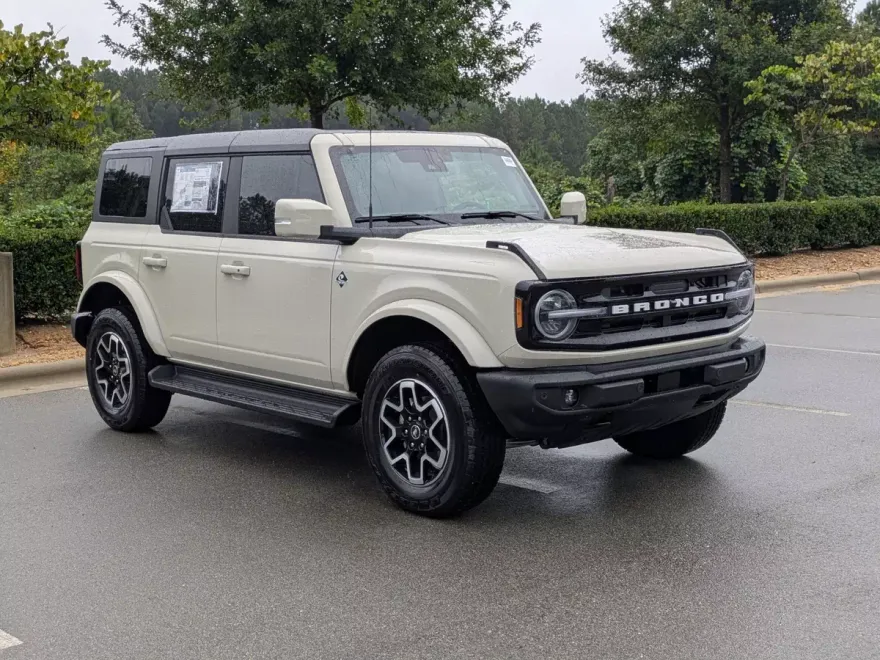 2025 Ford Bronco Outer Banks photo 1