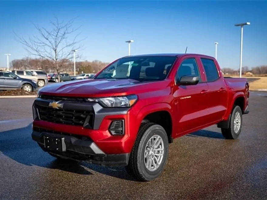 2025 Chevrolet Colorado Work Truck LT photo 1
