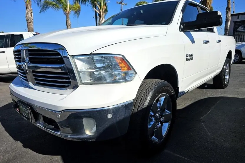 2015 Ram 1500 SLT photo 1