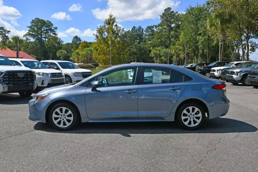 2024 Toyota Corolla LE photo 1
