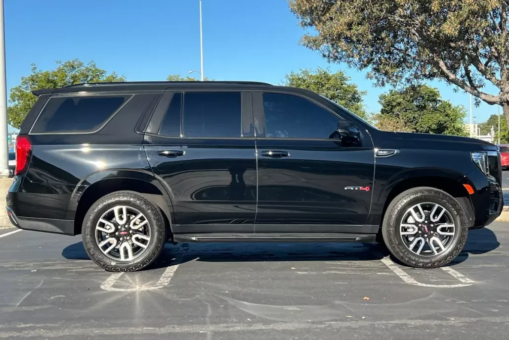 2024 Gmc Yukon AT4 photo 1