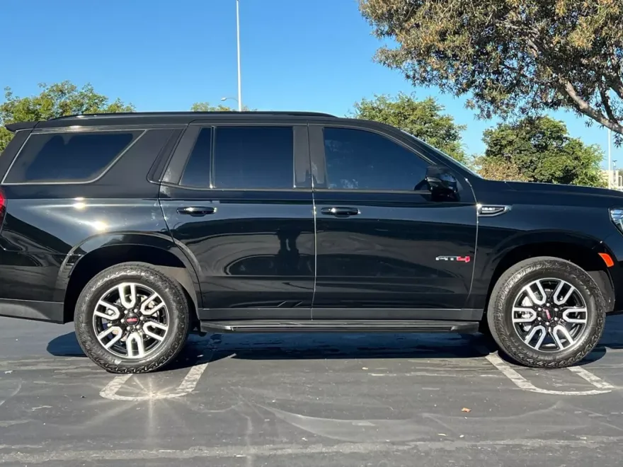 2024 Gmc Yukon AT4 photo 1