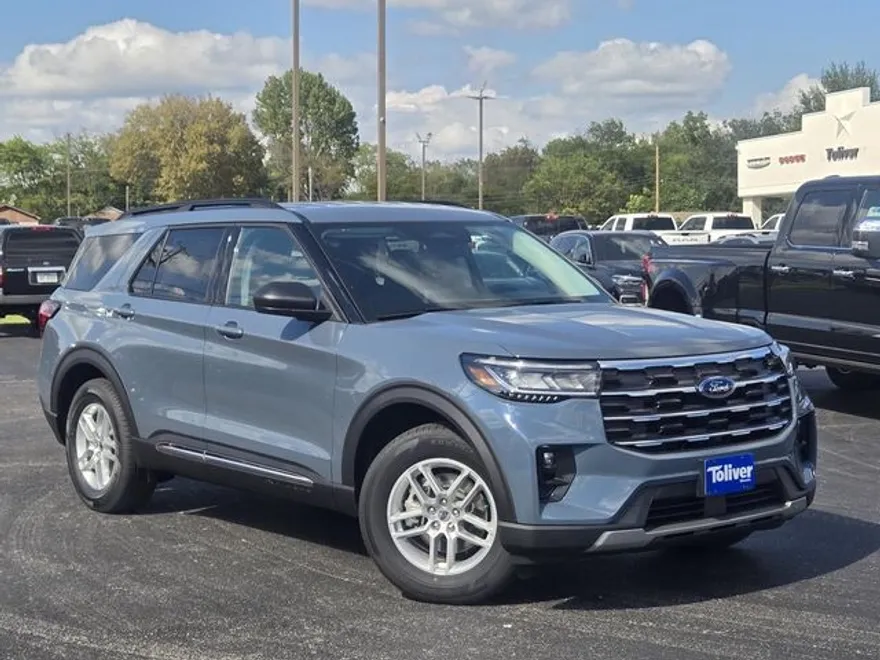 2025 Ford Explorer photo 1