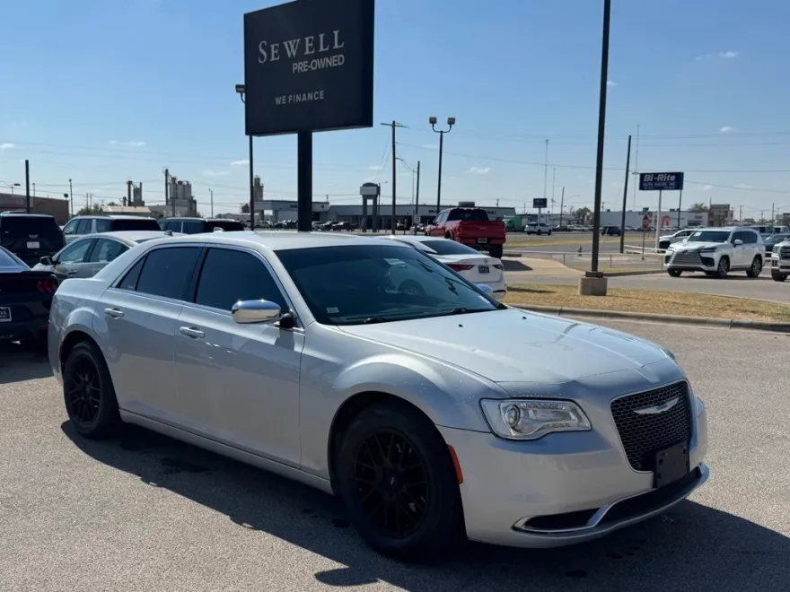 2019 Chrysler 300 Touring Limited photo 1