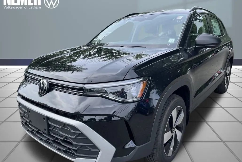 2025 Volkswagen Taos S photo 1