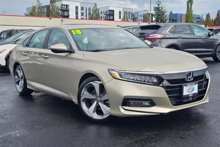 2018 Honda Accord Touring photo 1